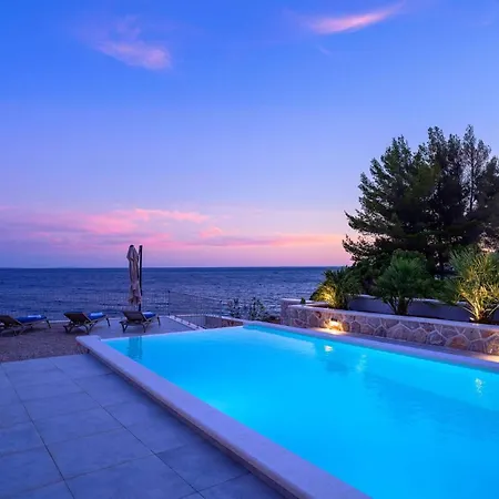 Peaceful Luce Di Mare - Heated Pool, Sauna 别墅