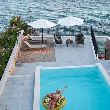 Peaceful Luce Di Mare - Heated Pool, Sauna 别墅 *