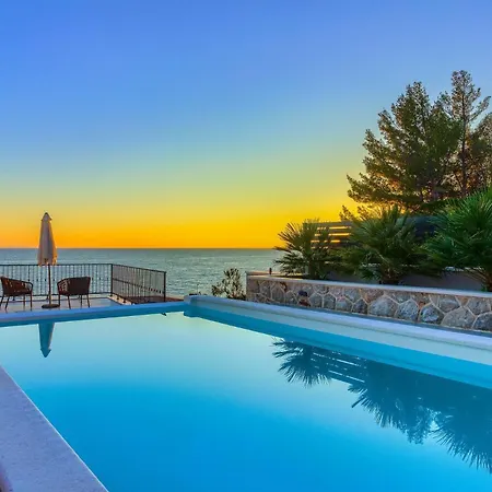 Peaceful Luce Di Mare - Heated Pool, Sauna
