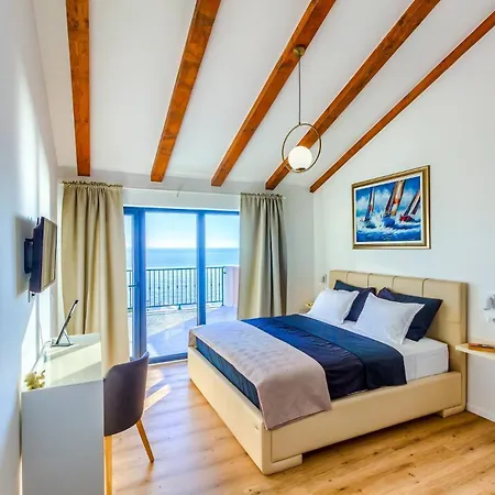 Peaceful Luce Di Mare - Heated Pool, Sauna Villa *
