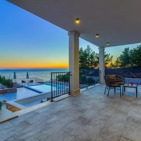 Villa Peaceful Luce Di Mare - Heated Pool, Sauna